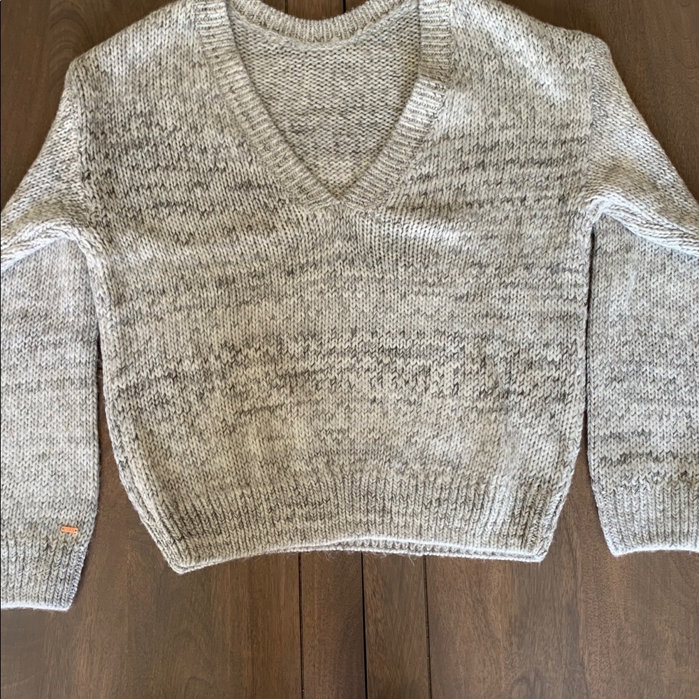 Cropped Pink Sweater. V-Neck